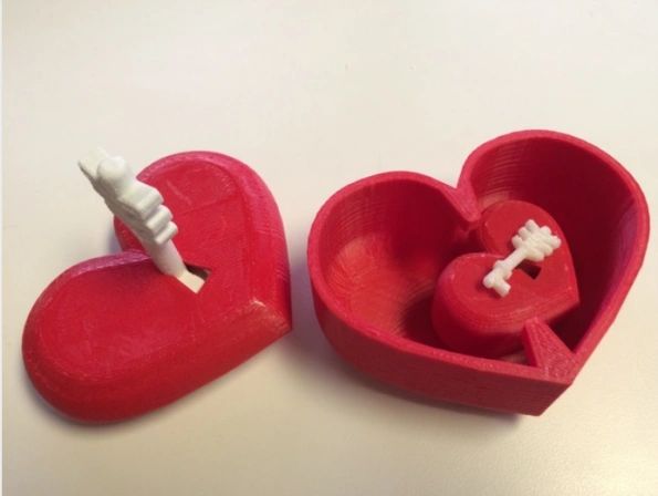 3D printed locking heart box with arrow key